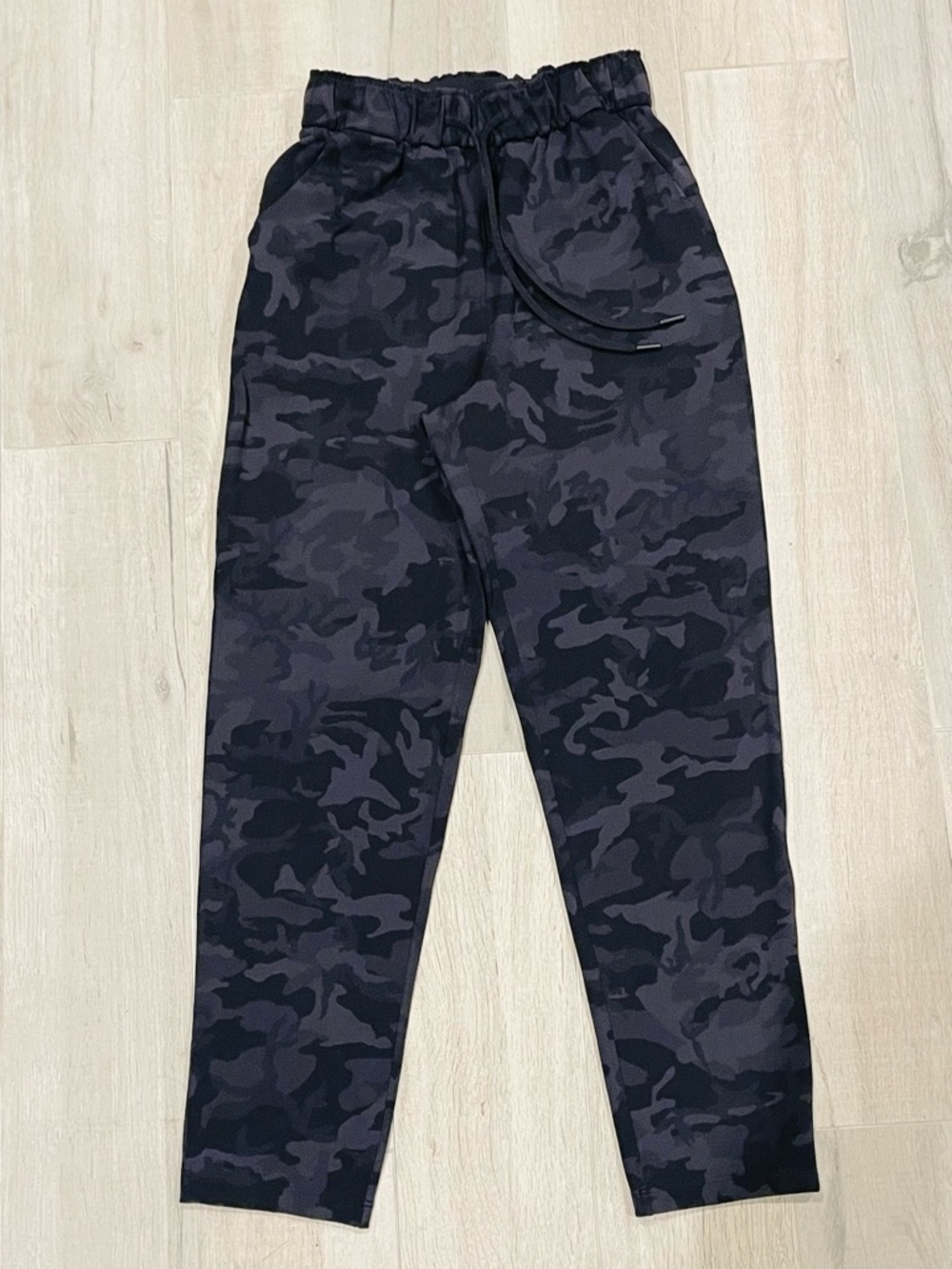 Lululemon Keep Moving Pant 7/8 High-Rise
Heritage 365 Camo Deep Coal Size 4